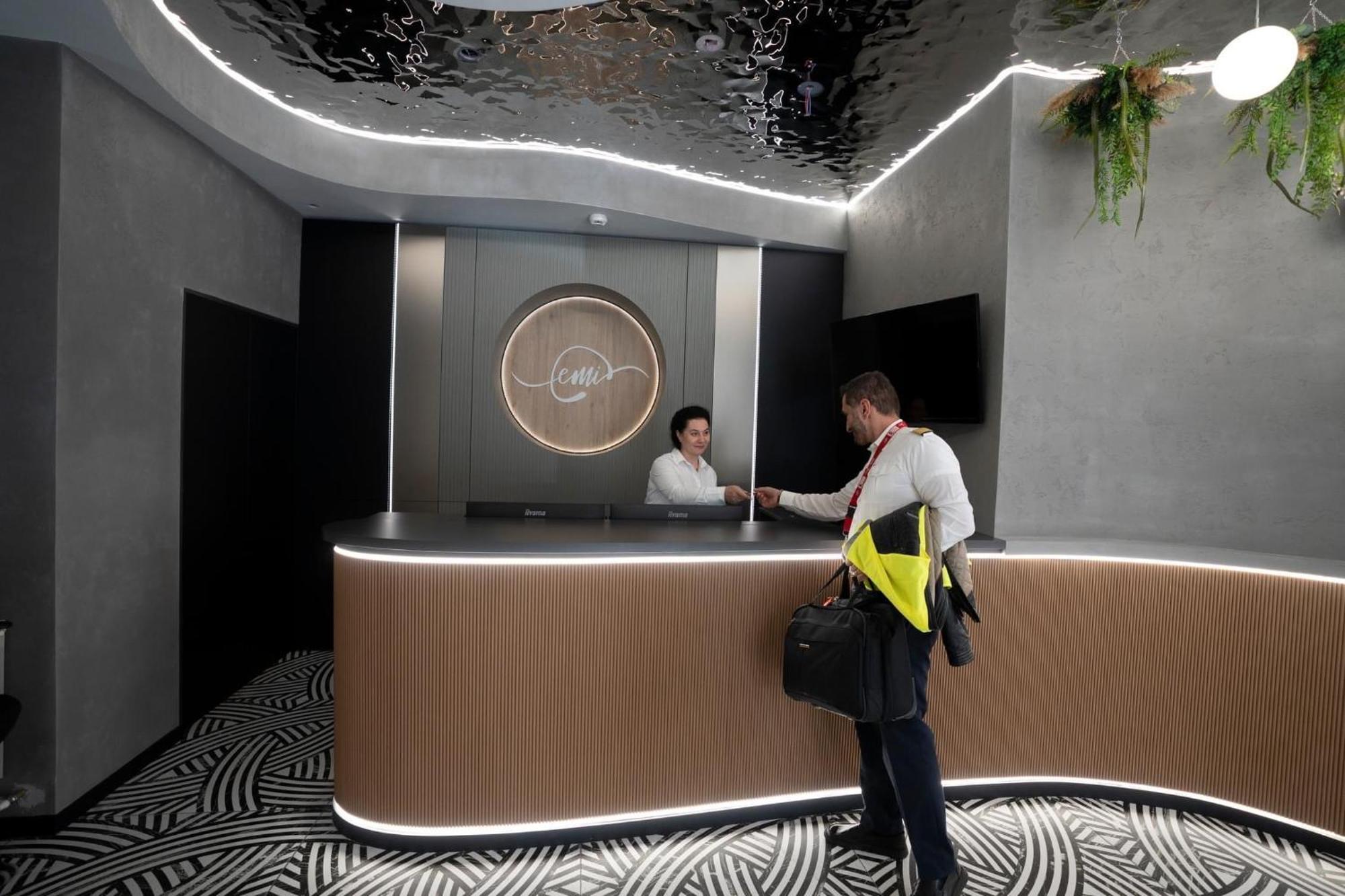 Hotel Emi Mihail Kogalniceanu Экстерьер фото